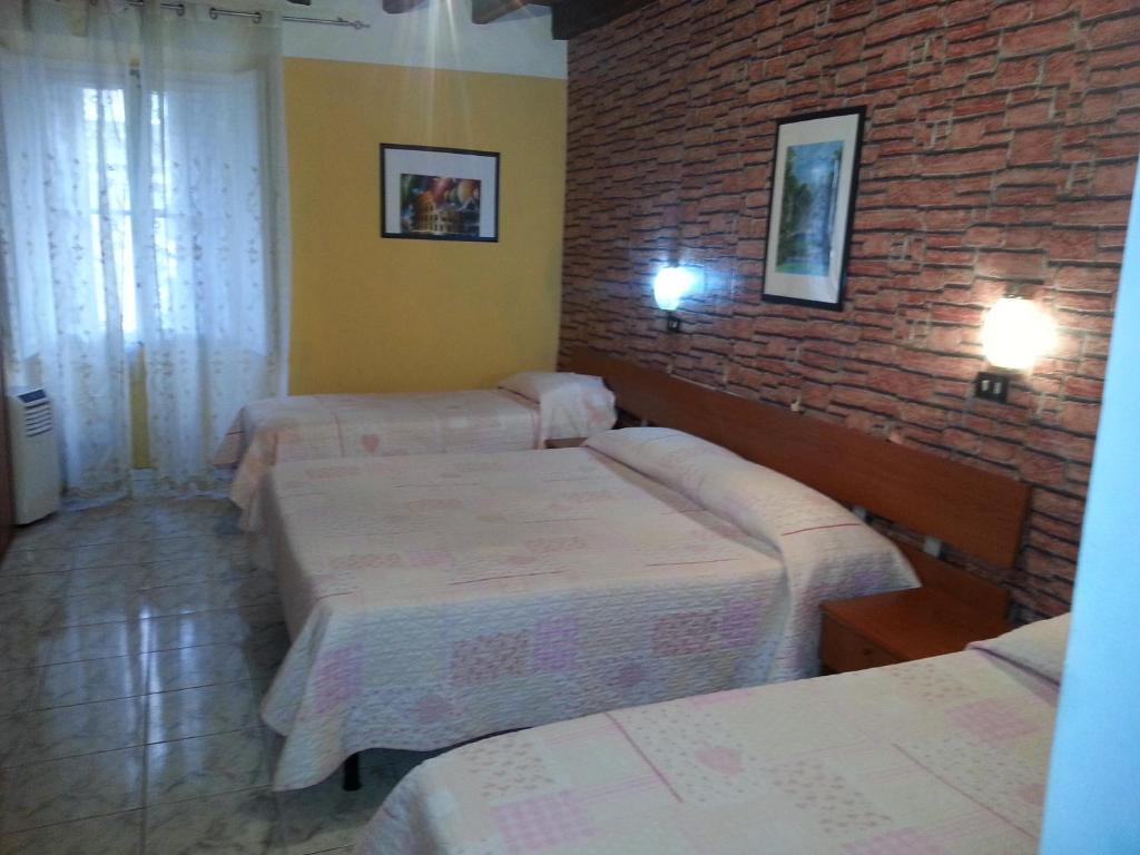 Roxena house Room Type - Quadruple Room with Bathroom