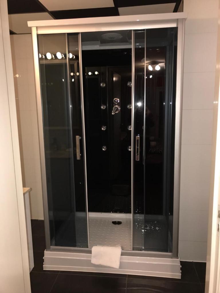 Alex Rooms photo 2