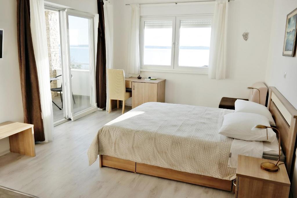 House Natali 70m from the beach - free EV top up photo 2