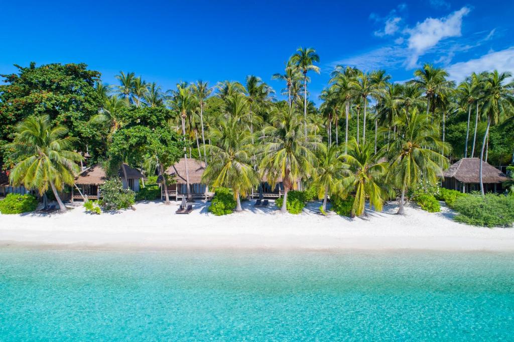 Haadtien Beach Resort photo 1