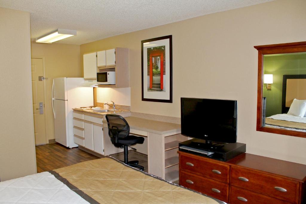 Extended Stay America Suites Houston Katy Freeway Energy Cor - Tap to explore photos
