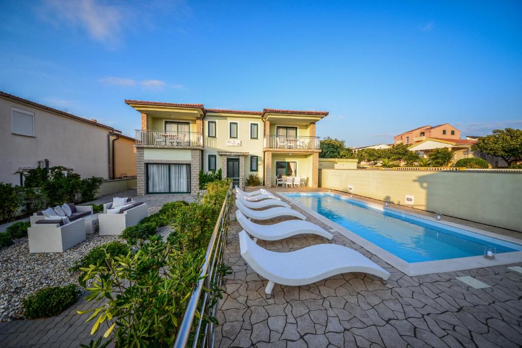 Sunset Deluxe Villa photo 2