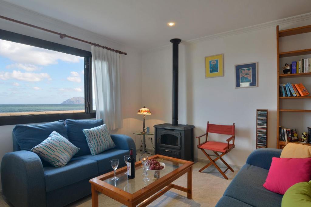 Mallorca Beach front line Apartment - Tap to explore photos