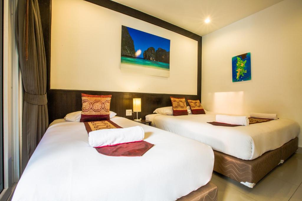Трехместный (Улучшенный трехместный номер), Phuket Airport Hotel