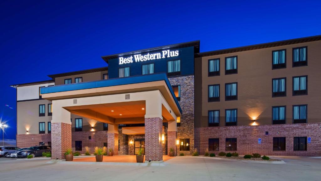 Best Western Plus Lincoln Inn & Suites image