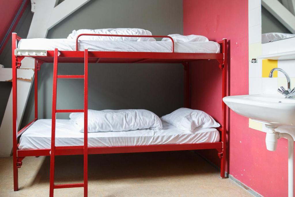 Номер (Кровать в общем номере для женщин с 4 кроватями), Shelter City Christian Hostel