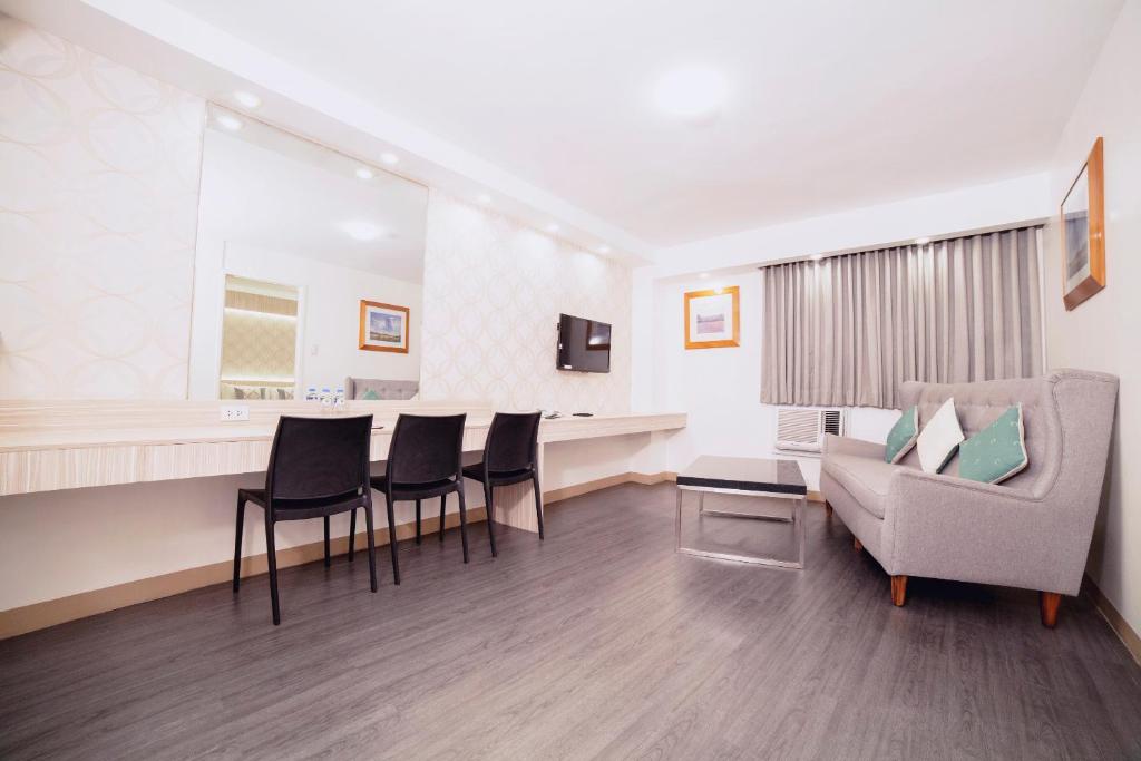 Двухместный (Номер VIP), The Charter House