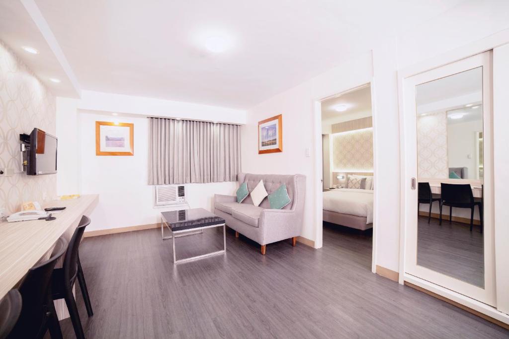 Двухместный (Номер VIP), The Charter House