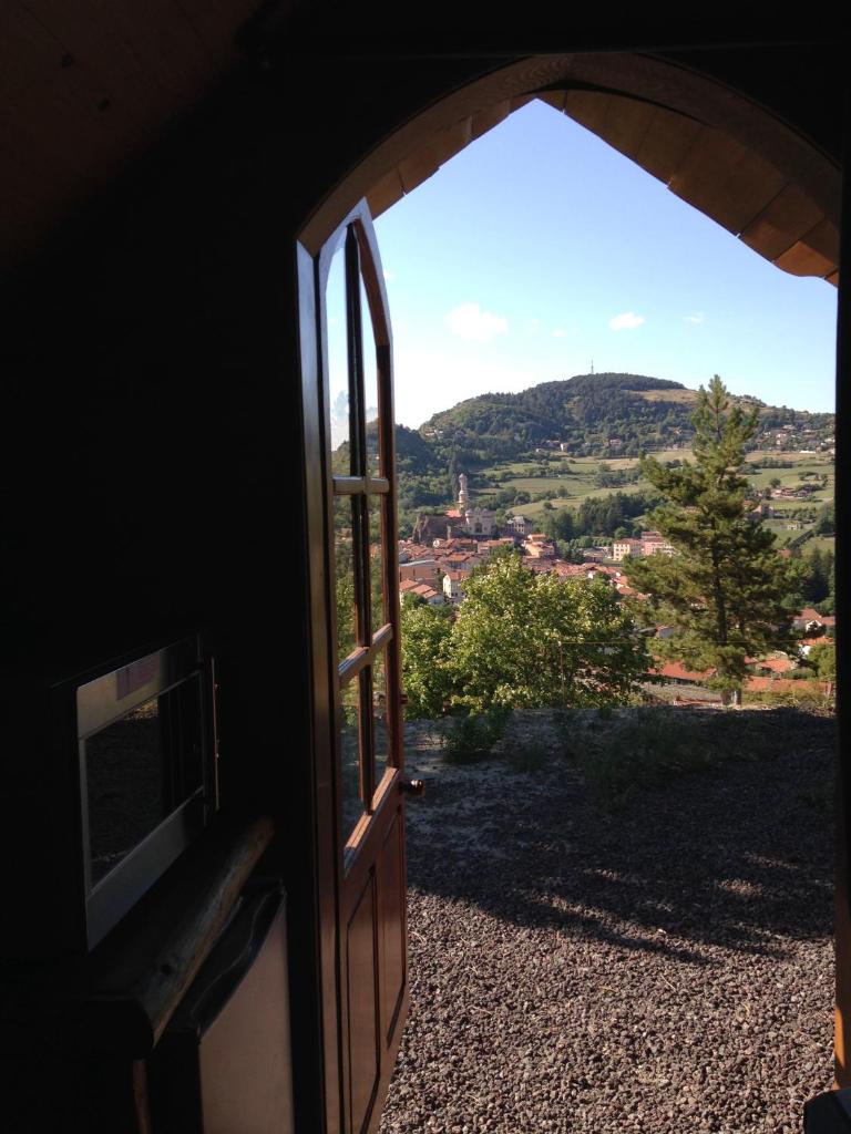 La Colline Aux Cabanes photo 3