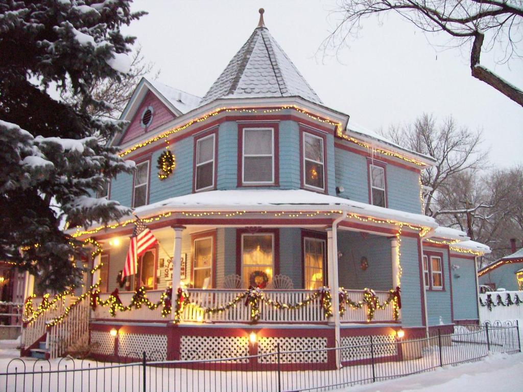Holden House 1902 Bed & Breakfast Inn photo 2