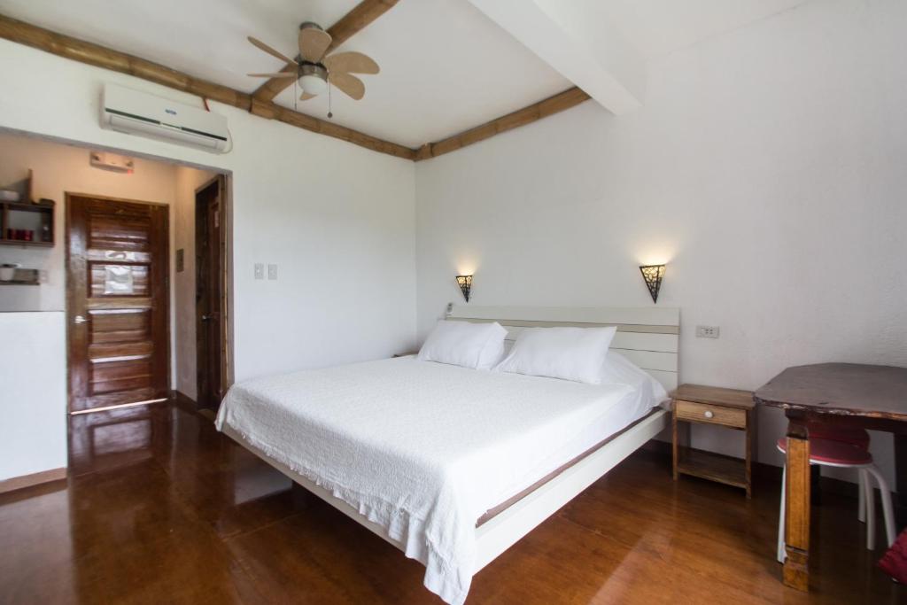 Lanterna Hotel Boracay photo 3