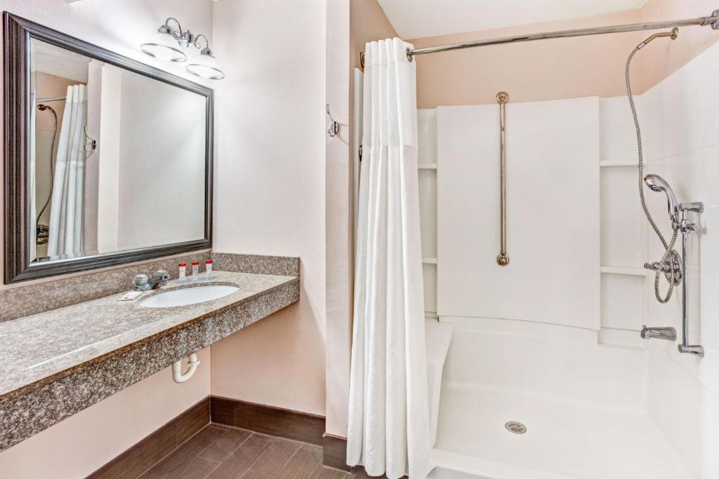 Ramada by Wyndham Murfreesboro photo 1