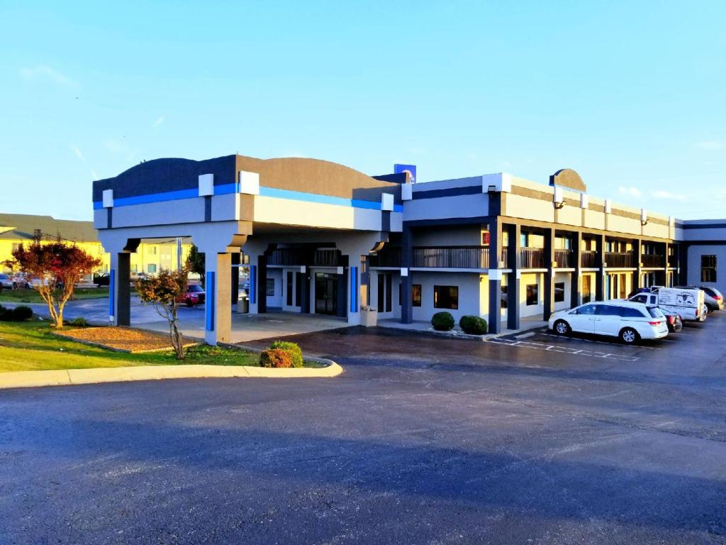 Gateway Inn and Suites image