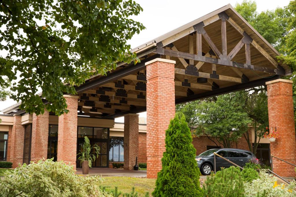 Lake Okoboji Resort and Conference Center photo 1