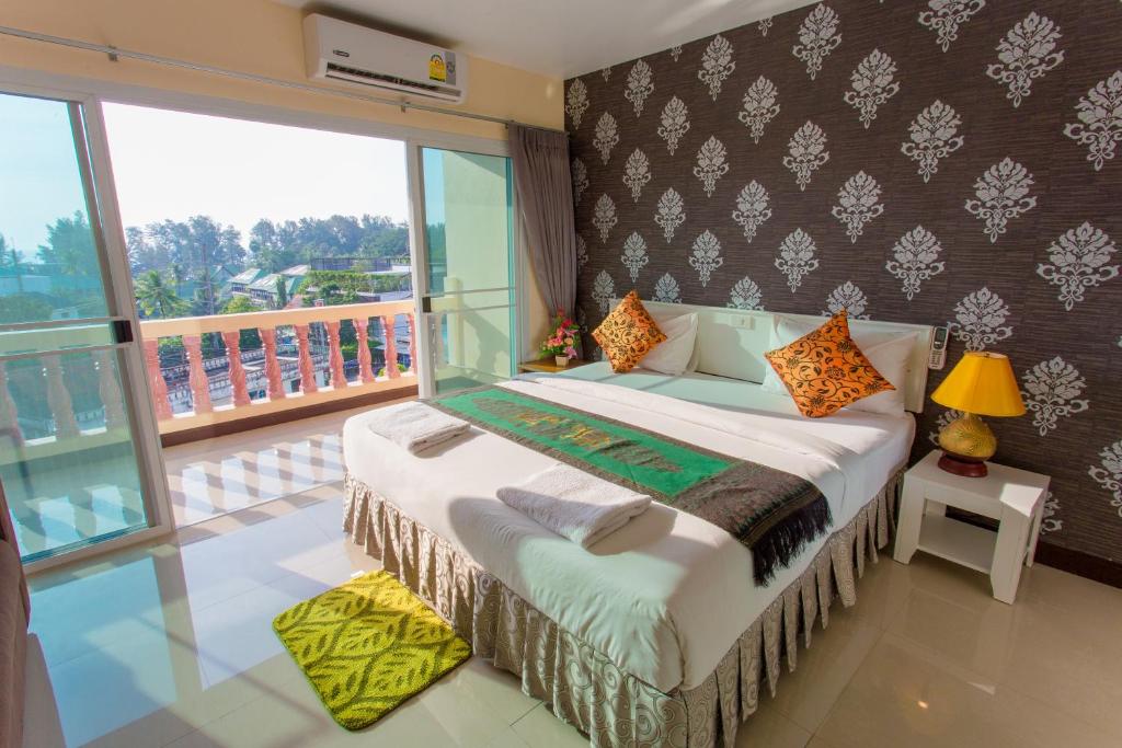 Двухместный (Двухместный номер с 1 кроватью и балконом, вид на море), Surin Sunset Hotel