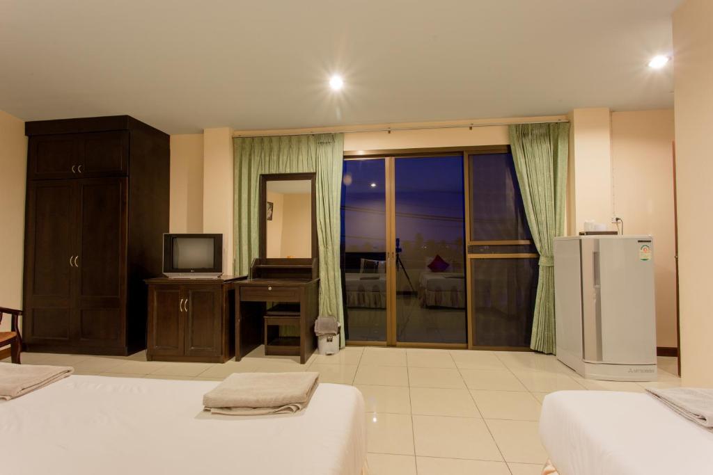 Трехместный (Трехместный номер с балконом), Surin Sunset Hotel