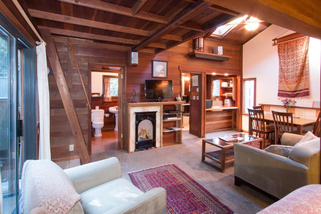 Redwood Cottage photo 2