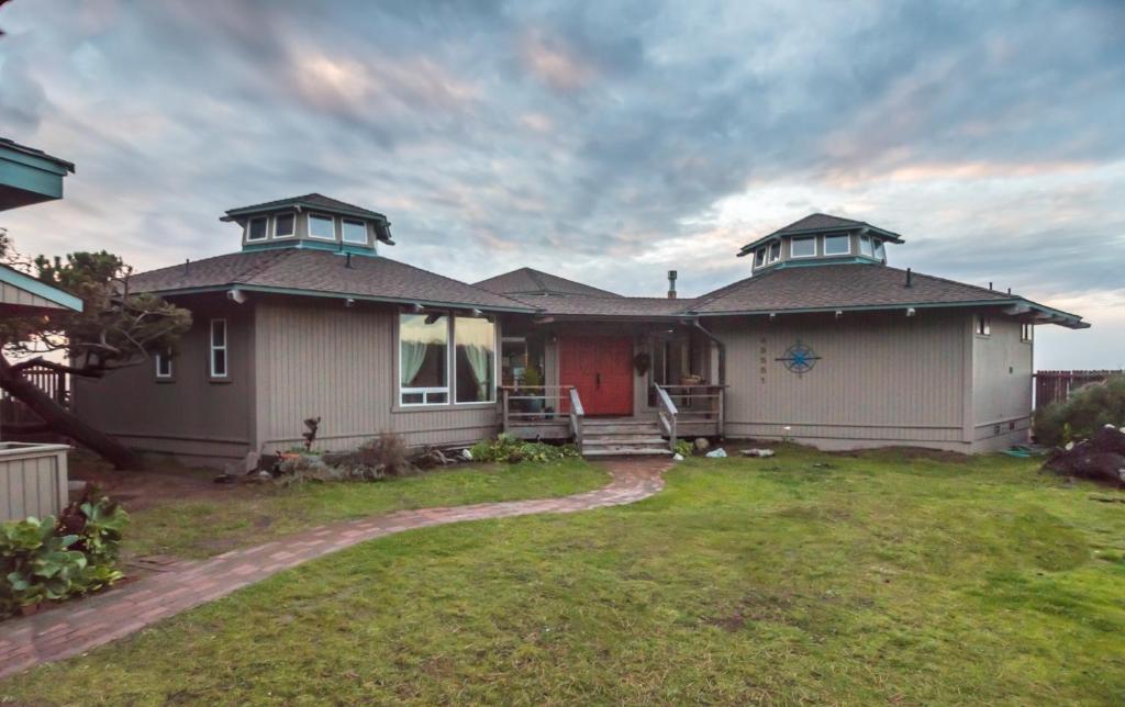 Cliff House at Otter Point photo 1