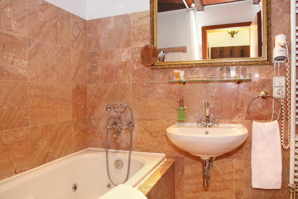 Двухместный (Улучшенный двухместный номер с 1 кроватью), Отель King Charles Boutique Residence