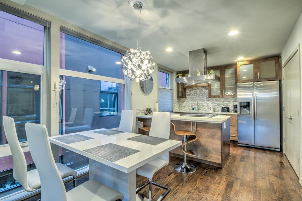 Modern Home with Rooftop Oasis photo 2