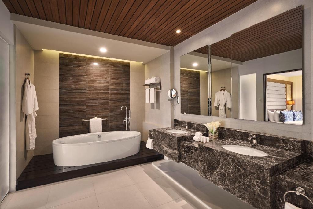 Апартаменты (Люкс Sol Marina с 2 спальнями и видом на пляж), Movenpick Resort & Spa Boracay