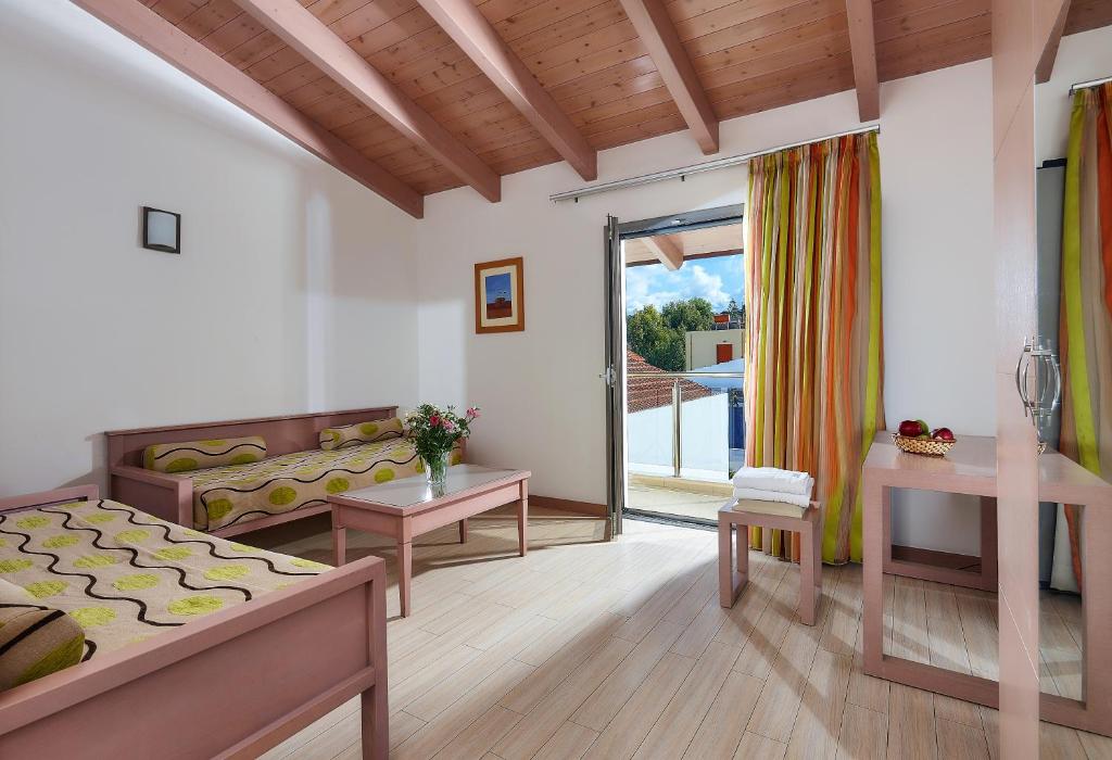Сьюит (Люкс (для 2–4 взрослых)), Panormo Beach Hotel