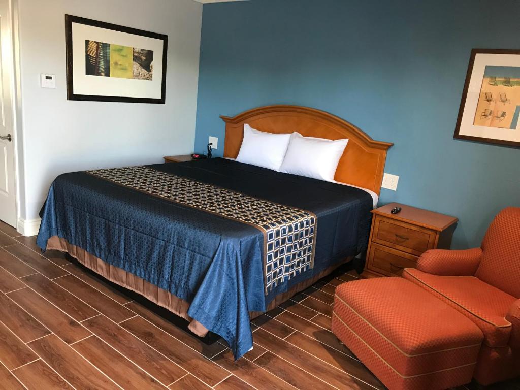 Driftwood Motel image