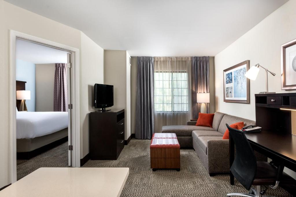 Staybridge Suites Chantilly Dulles Airport, an IHG Hotel photo 1