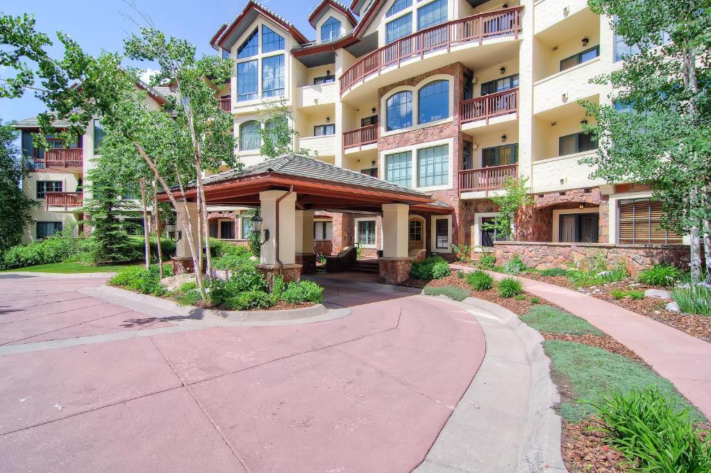 Oxford Court by East West Hospitality image