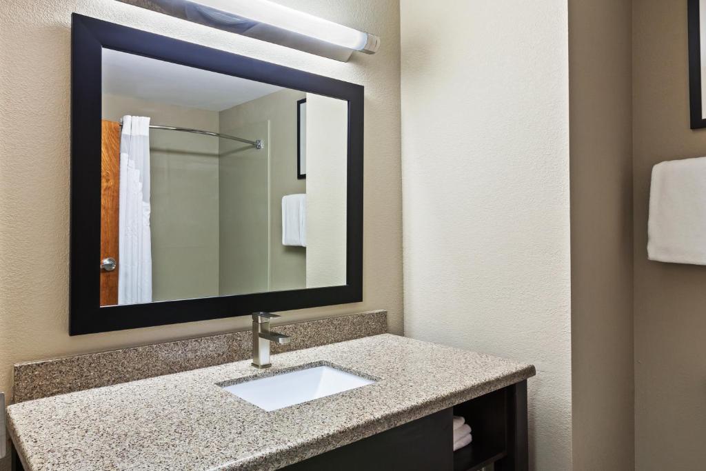 Holiday Inn Express & Suites Glenpool, an IHG Hotel photo 1