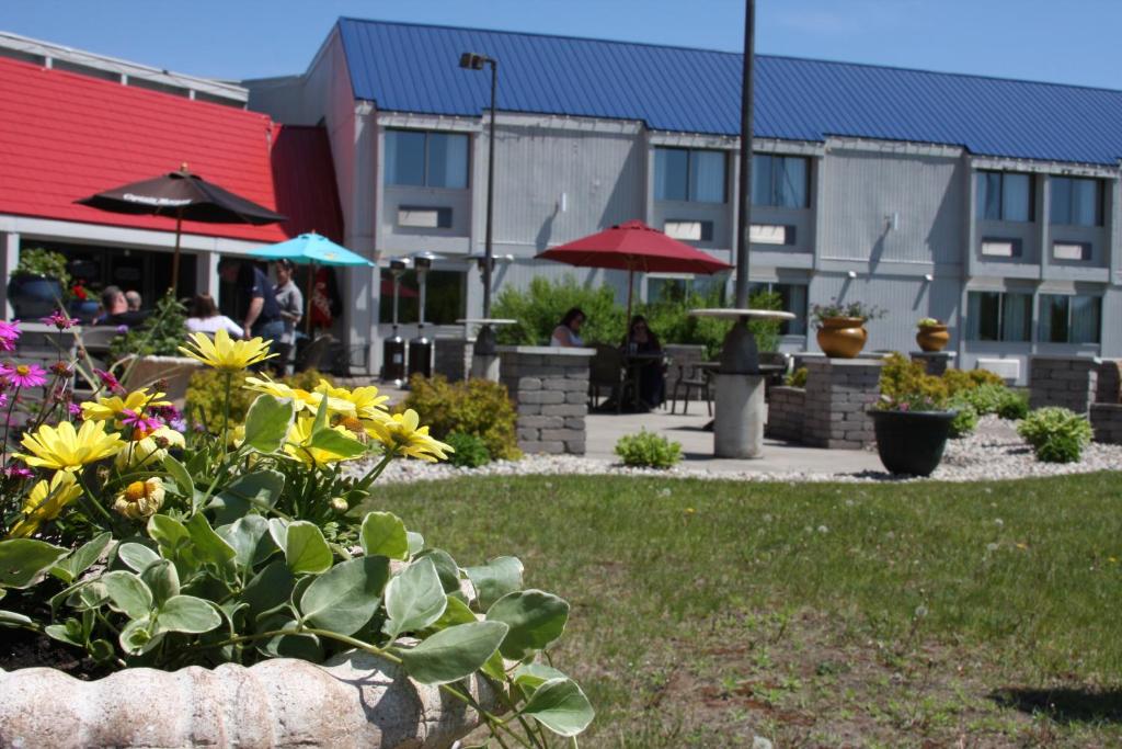 Barker's Island Inn Resort image