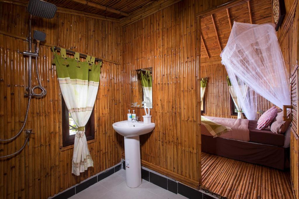 Номер (Бунгало из бамбука в саду), Курортный отель Phiphi Rantee Cliff