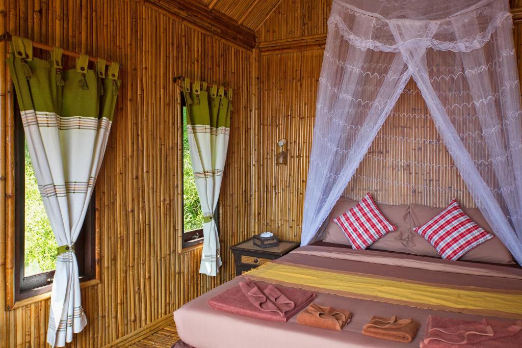 Номер (Бунгало из бамбука в саду), Курортный отель Phiphi Rantee Cliff
