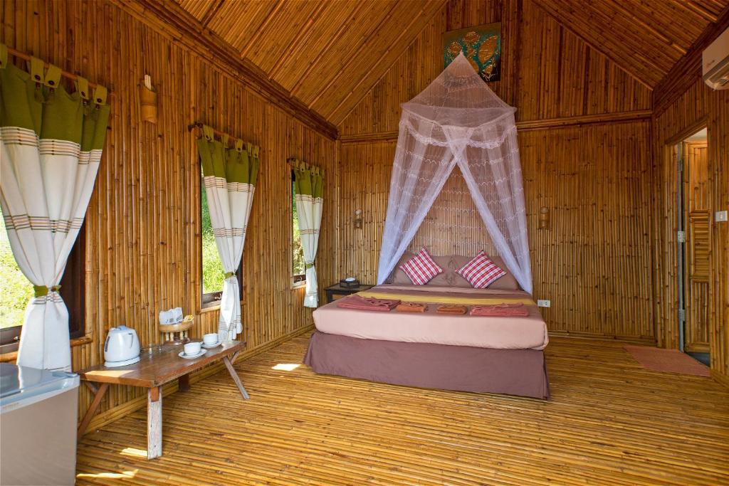 Номер (Бунгало из бамбука в саду), Курортный отель Phiphi Rantee Cliff