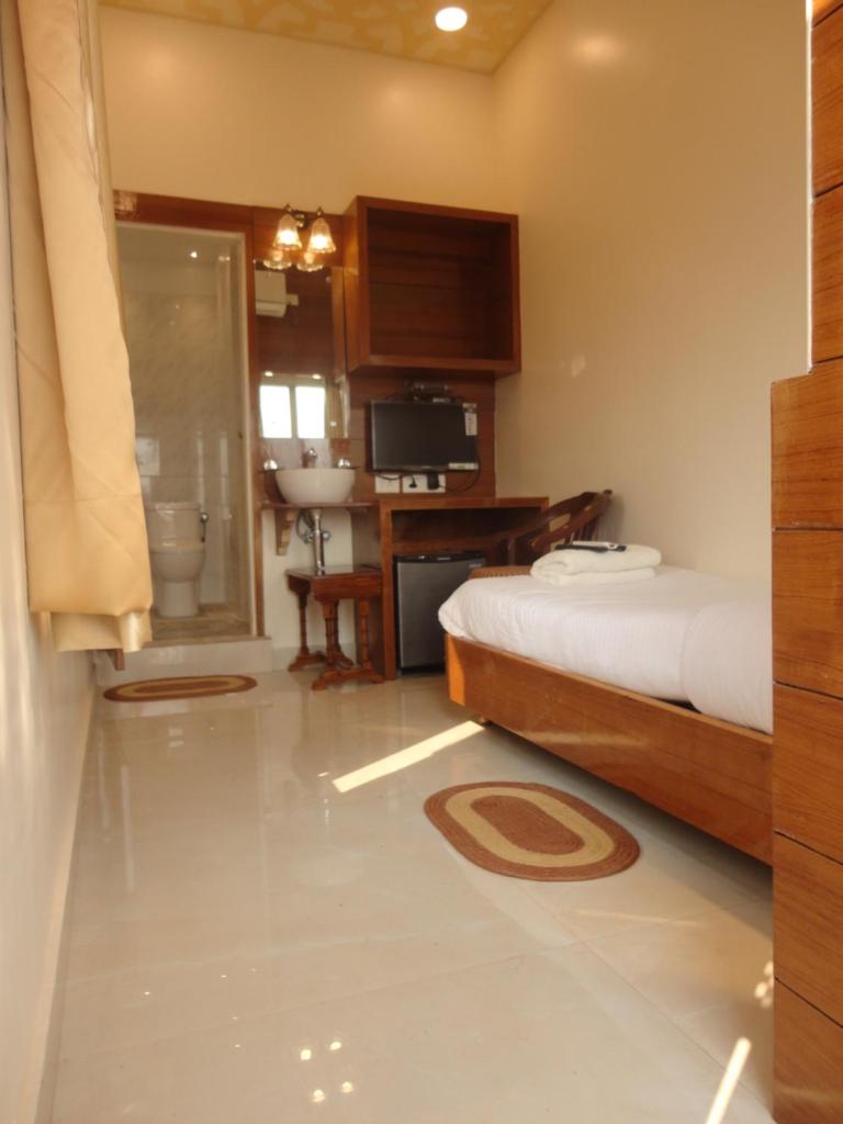 Одноместный (Superior Single Mini Smart Room with River View), Hotel Temple On Ganges