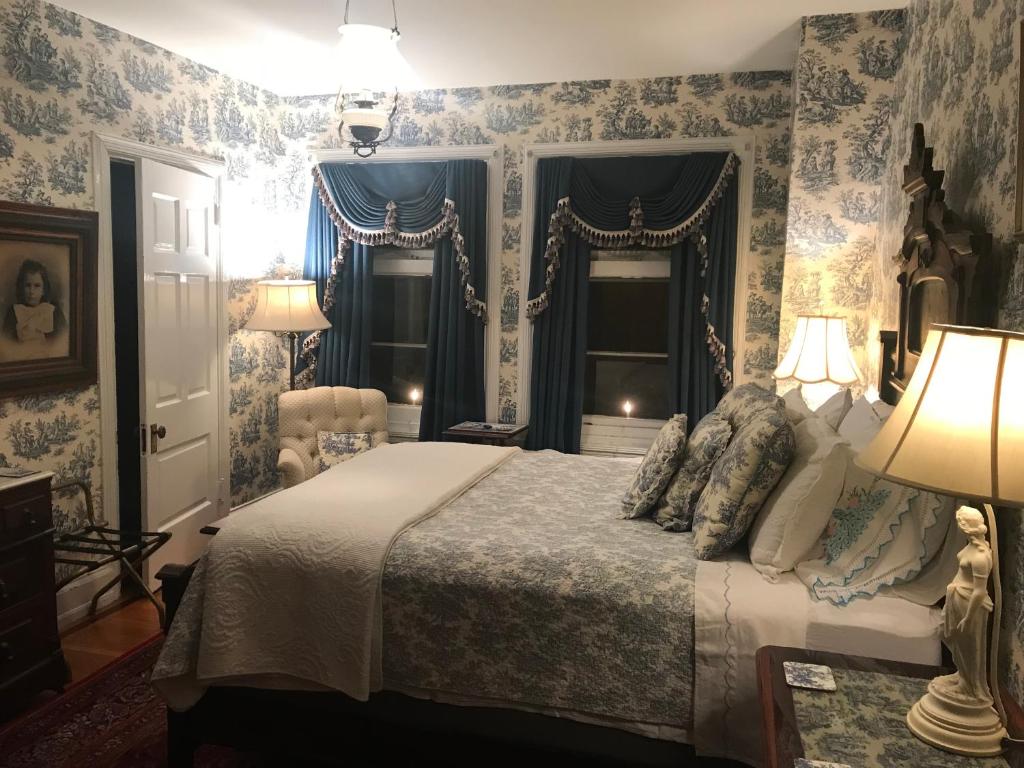 Двухместный (Queen Room with One Queen Bed and Private Bathroom), The Gables Bed and Breakfast Philadelphia
