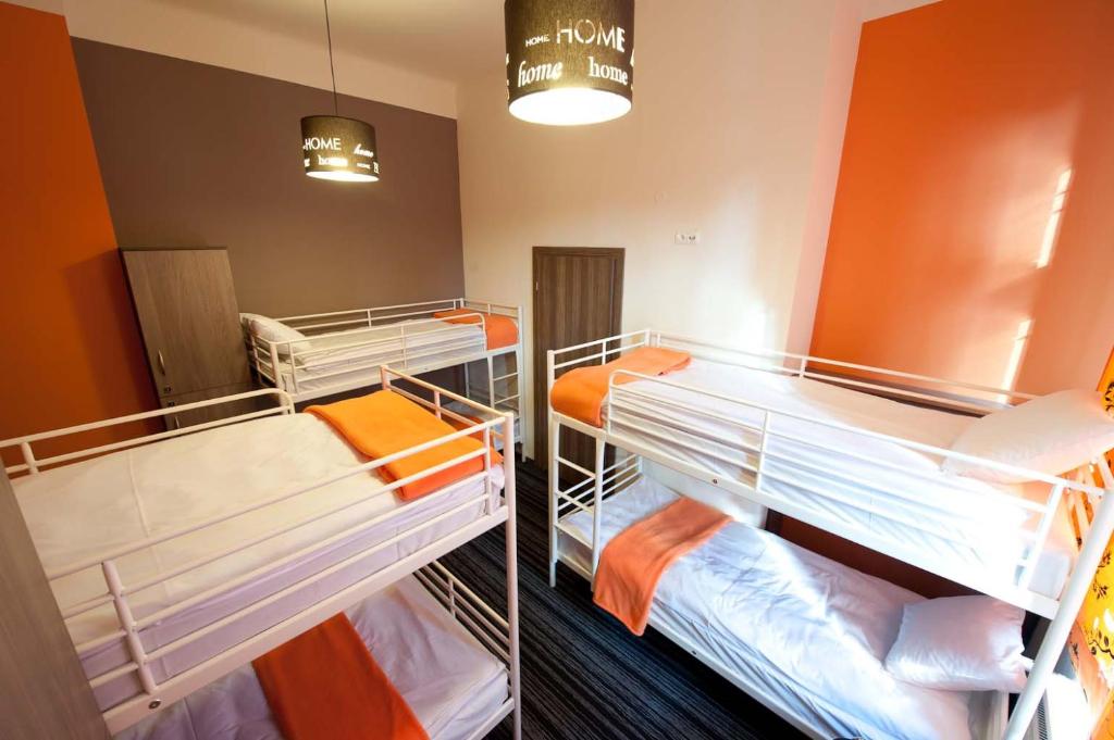 Номер (Номер эконом-класса с 6 кроватями и собственной ванной комнатой), Planet Hostel