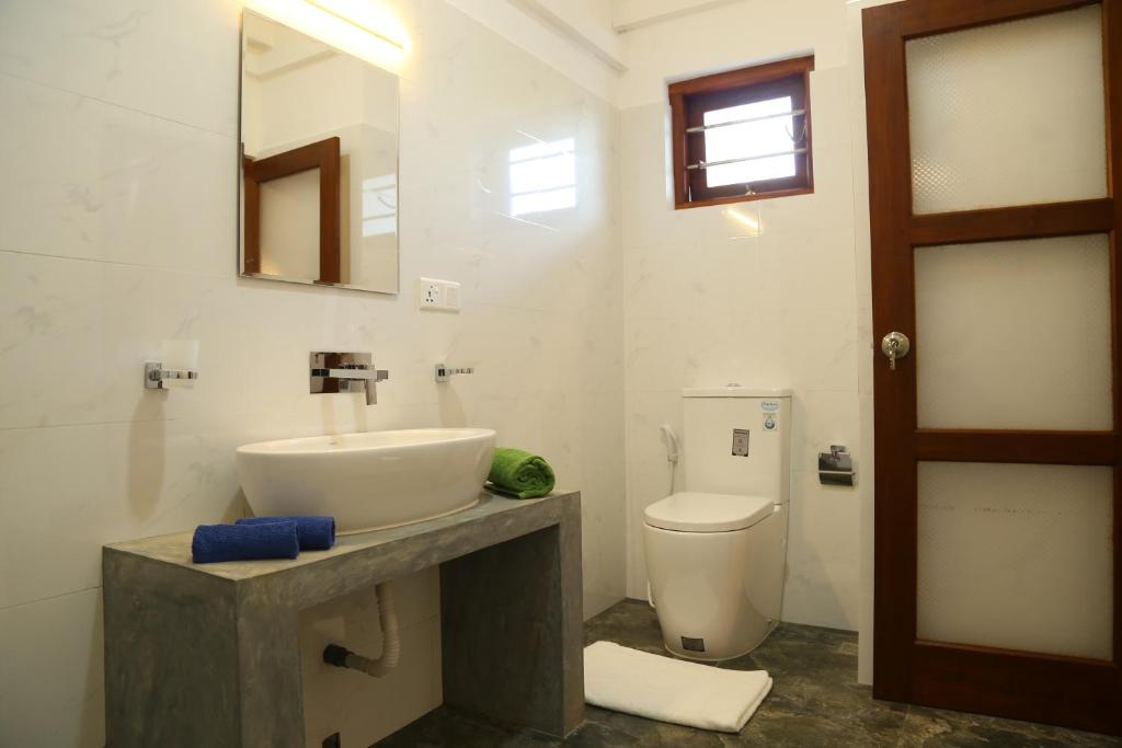 Двухместный (Двухместный номер Делюкс с 1 кроватью и балконом), Hikka Regent Hotel