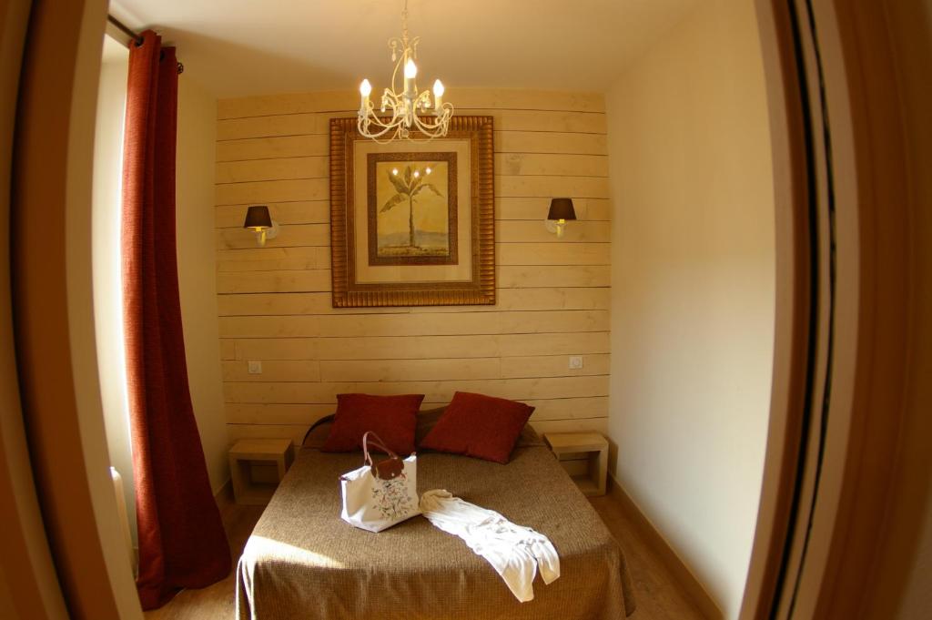 Logis Hôtel Le Cheval Noir photo 4