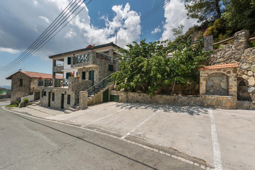 Themis House photo 1