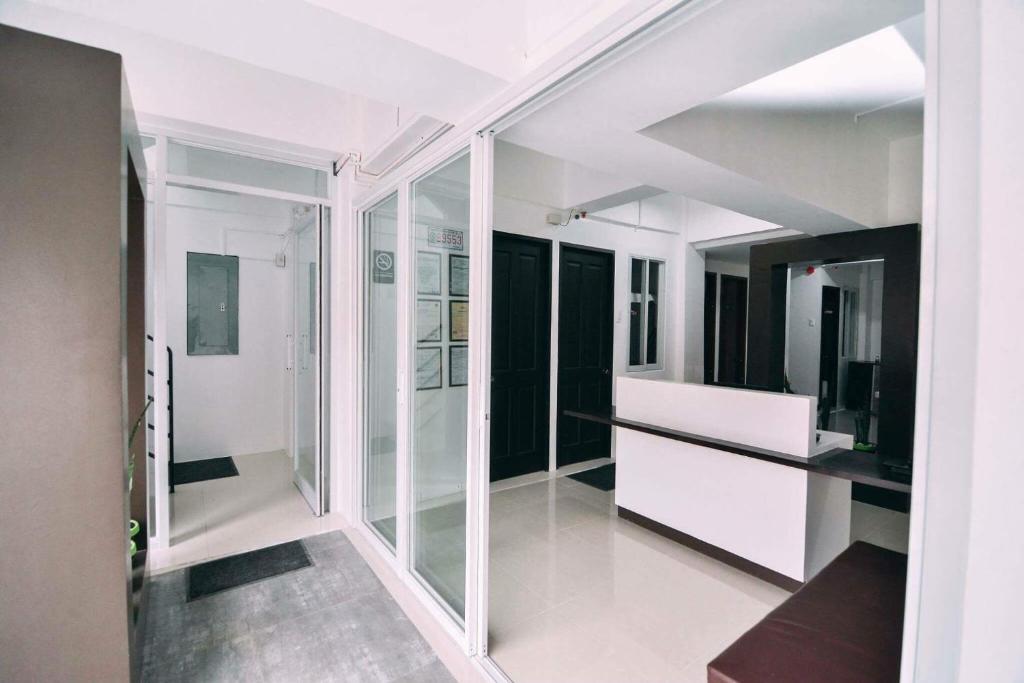 The Strand Suites and Dormitel photo 2