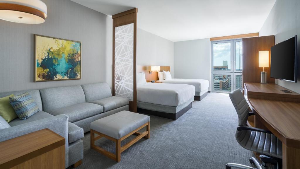 Hyatt Place St. Petersburg / Downtown Room Type - Queen Room with Sofa Bed and Accessible Tub - Disability Access Hyatt Place St. Petersburg / Downtown Room Type - Queen Room with Sofa Bed and Accessible Tub - Disability Access