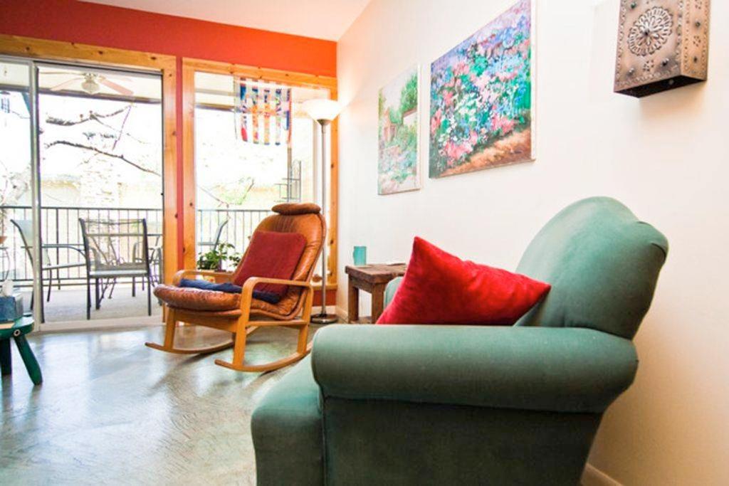 Barton Hills Condo photo 3