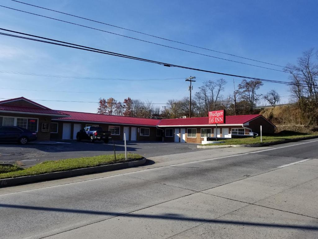 Budget Inn Breezewood image