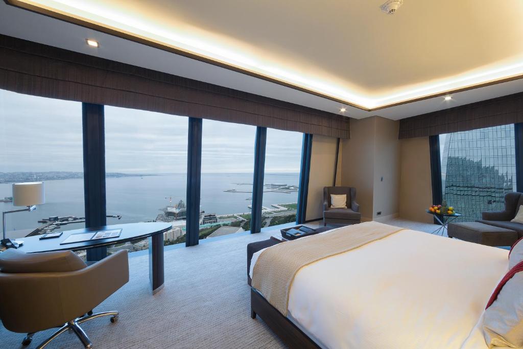 Двухместный (Номер Fairmont Gold с кроватью размера «king-size» и видом на море), Отель Fairmont Baku