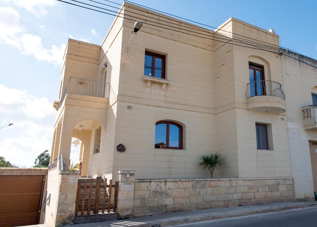 South Olives photo 1