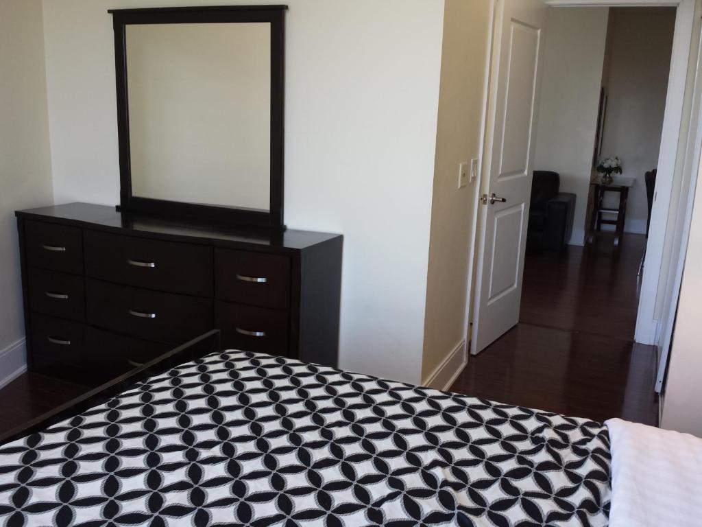2 BEDROOM 2 Bathroom Best Value Prime Location in Missisauga photo 2