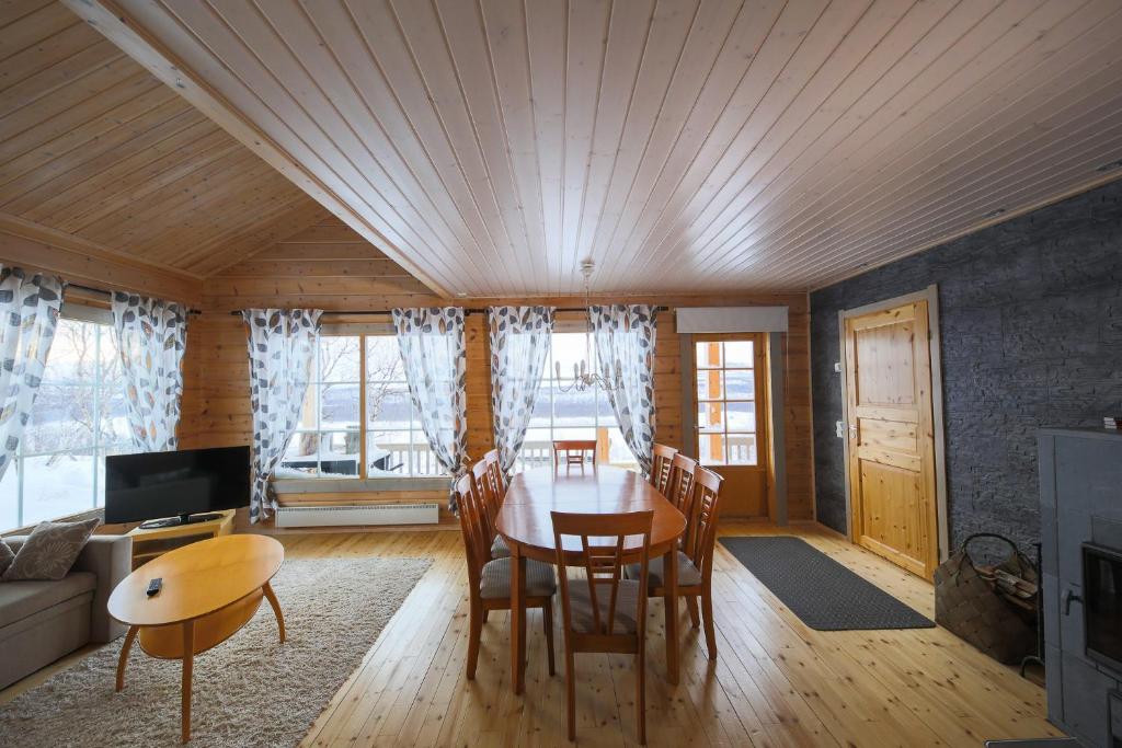 Arctic Aurora Borealis cottages photo 2