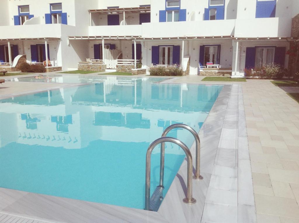 Blue, White and Grey Suites photo 2