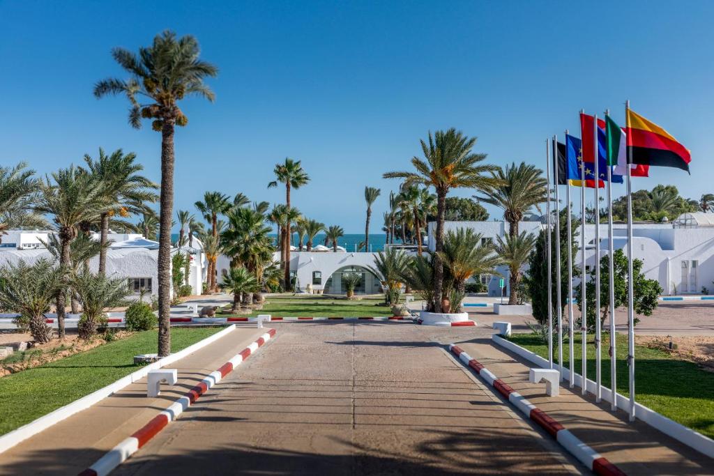 Hari Club Beach Resort photo 1